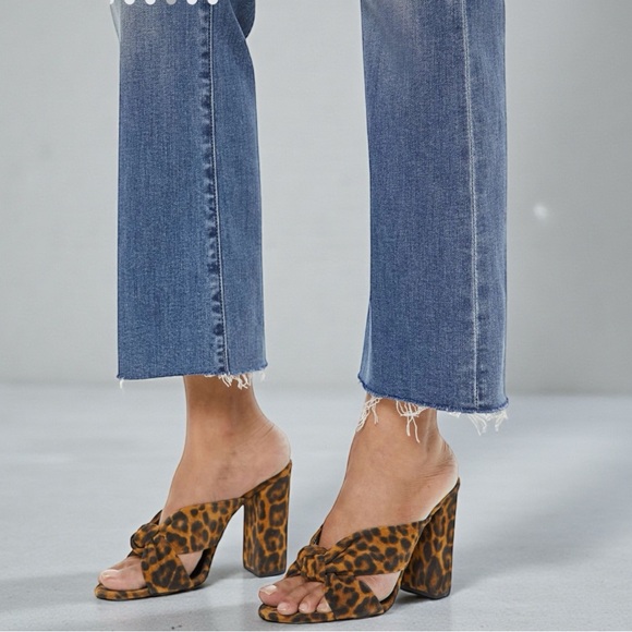 MOTHER DENIM Hustler Ankle Fray in Healing Jar (29) - Picture 15 of 16